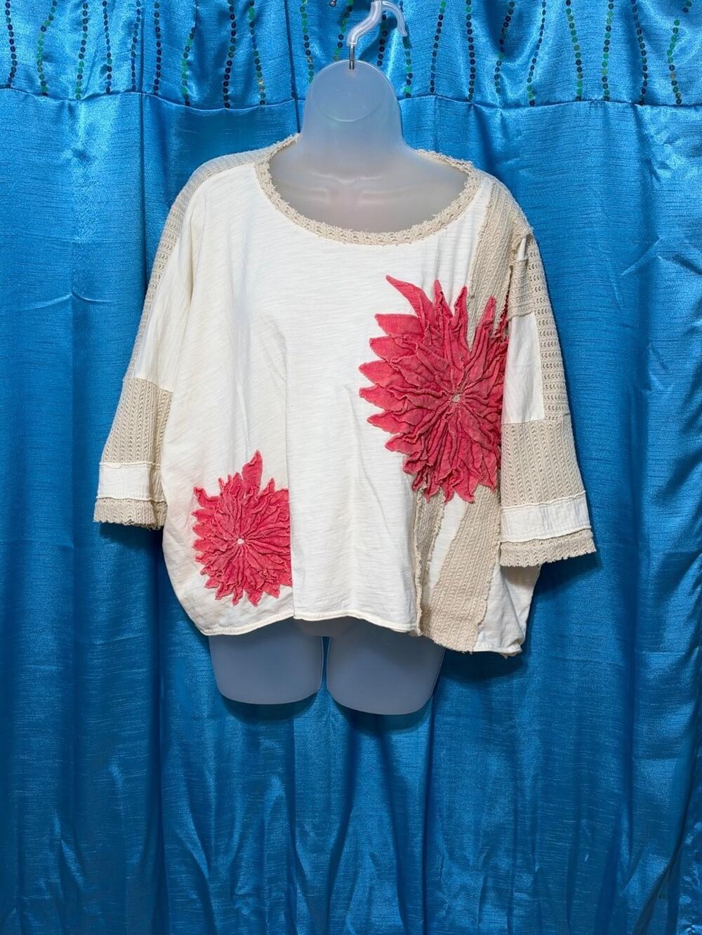 Oli & Hali Womens Floral Appliqué Boxy Top M Scoop Neck 3/4 Sleeve